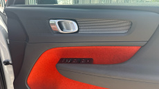 Volvo Xc40 2.0 B4P R DESIGN 5dr AWD Auto Petrol Estate